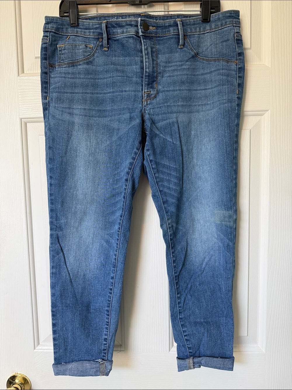 Fall Ready Mossimo Women's Light Blue Crop Boyfriend Jeans